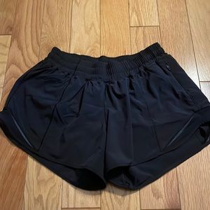 Lululemon hotty hot short Black, 4 inch inseam, size 8
